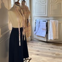 Visite de l'atelier de couture, Hôtel de Cébié / Roger Ducos